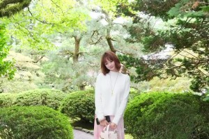 一改可爱甜美风格！杨瀚森女友社媒晒美照，人妻味十足！